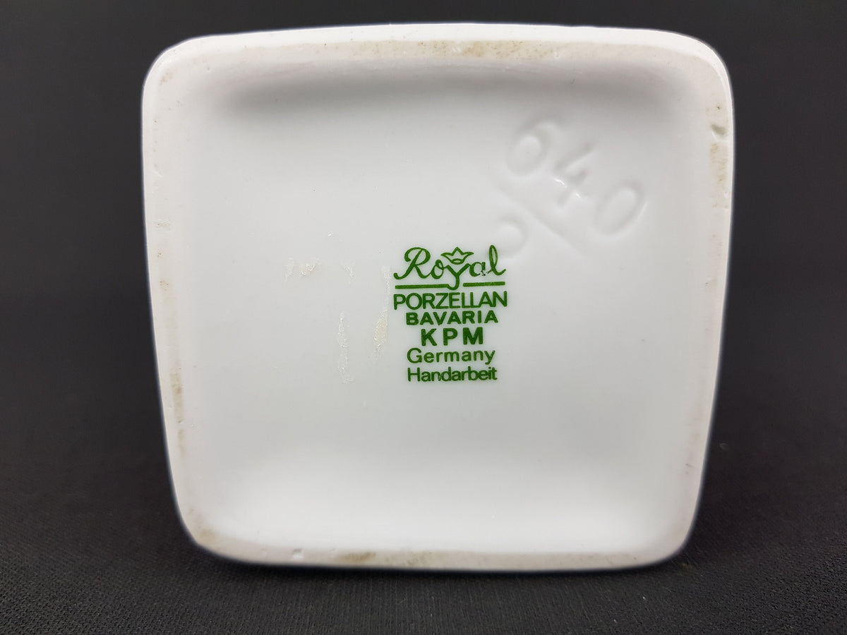 Vintage KERAFINA Porzellanfabrik Red and White Op Art Vase 640/2 – Royal KPM Bavaria – Designed by Ernst Fenzl – West Germany 1970s