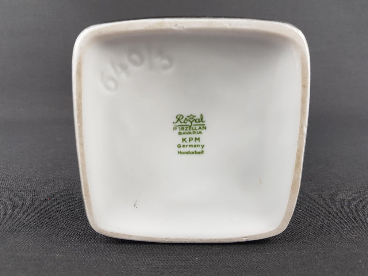 Vintage KERAFINA Porzellanfabrik Black and White Op Art Vase 640/3 – Royal KPM Bavaria – Designed by Ernst Fenzl – West Germany 1970s