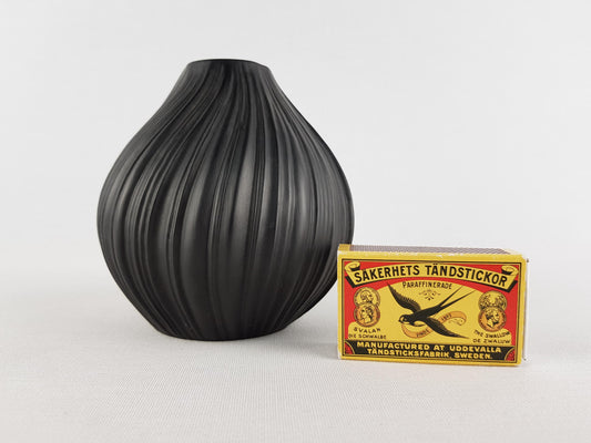Vintage ROSENTHAL Studio Linie Porcelaine Noire Relief Vase 1970s by Martin Freyer West Germany
