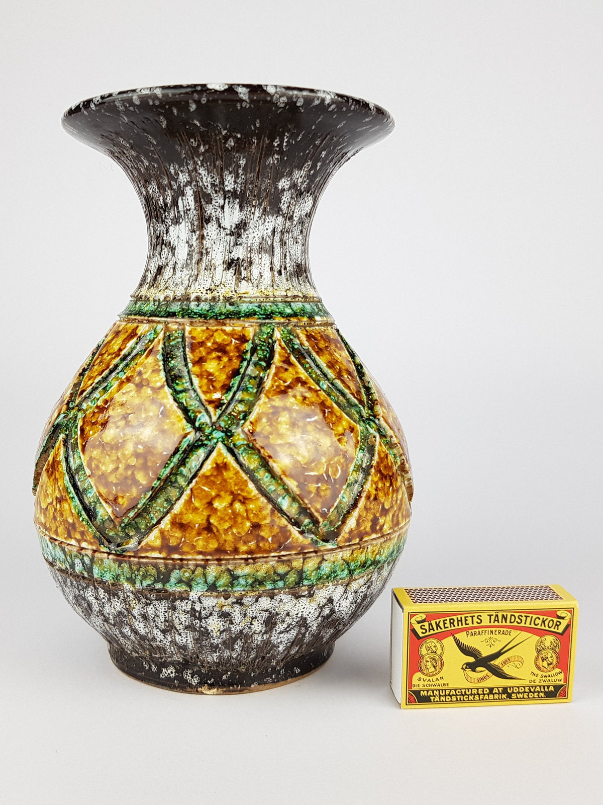 Vintage NUOVO RINASCIMENTO CERAMICHE Vase Black White Green and Yellow 1970s Italian Pottery