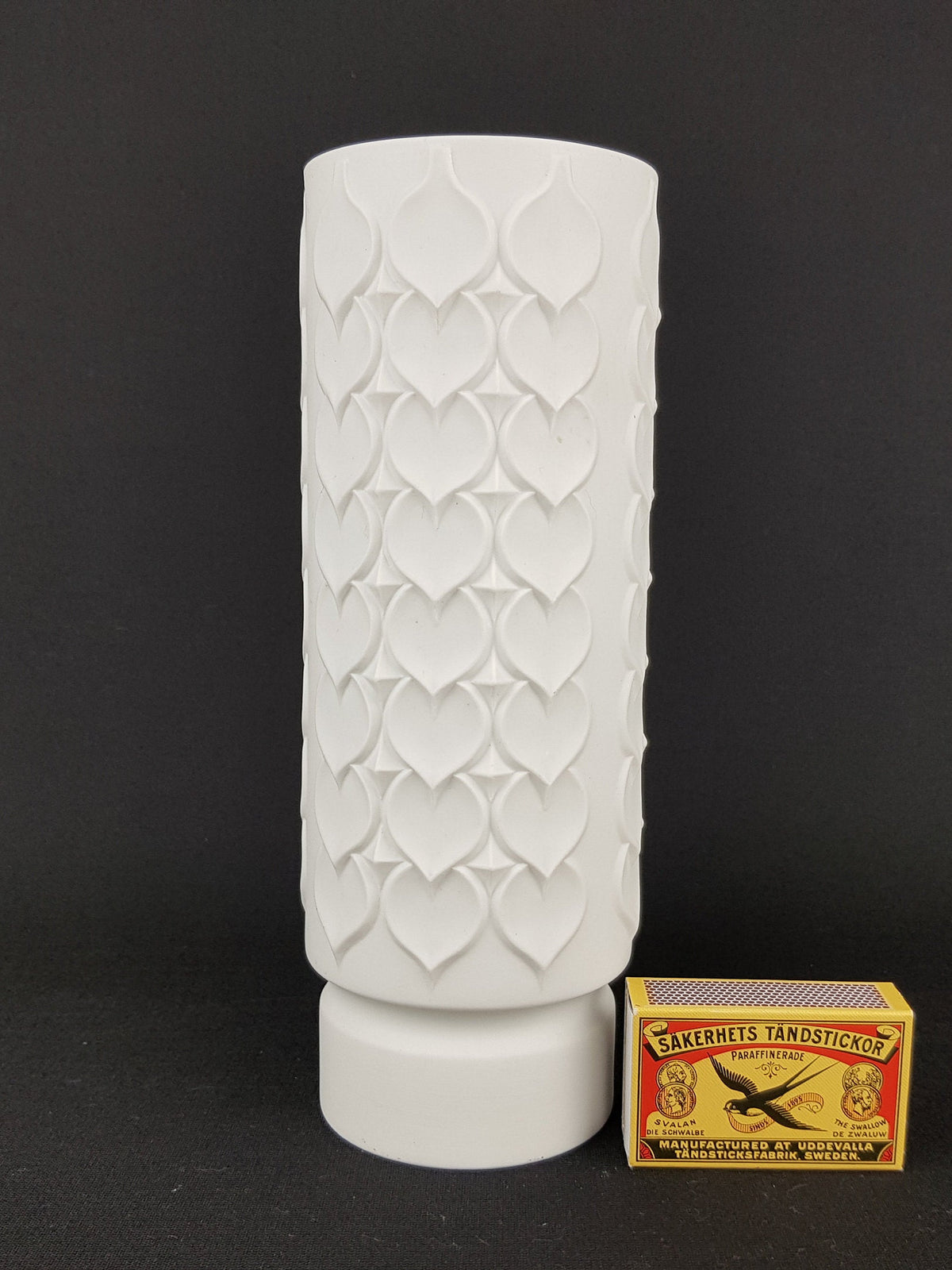 Vintage AK KAISER White Porcelain Op Art Vase with Leaf / Hearts decor 182 2 West Germany 1970s