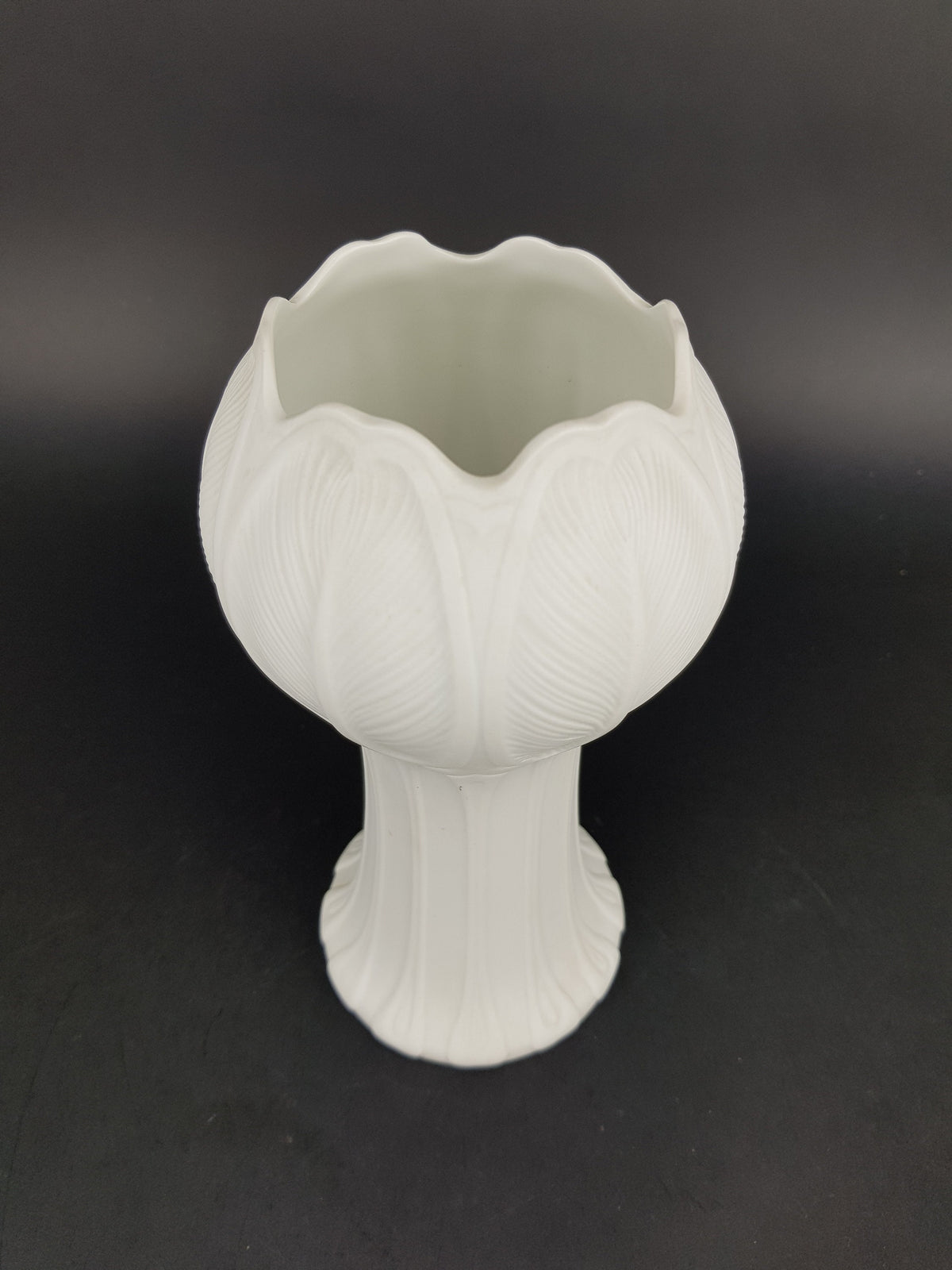 Vintage HUTSCHENREUTHER PORZELLAN Porcelain Tulip Vase "Blattrelief" by Hans Achtziger 1973 West Germany