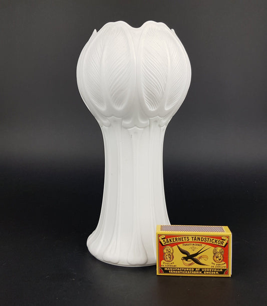 Vintage HUTSCHENREUTHER PORZELLAN Porcelain Tulip Vase "Blattrelief" by Hans Achtziger 1973 West Germany