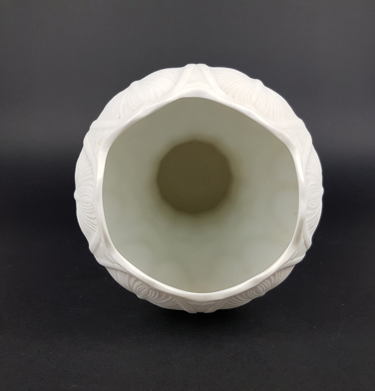 Vintage HUTSCHENREUTHER PORZELLAN Porcelain Tulip Vase "Blattrelief" by Hans Achtziger 1973 West Germany