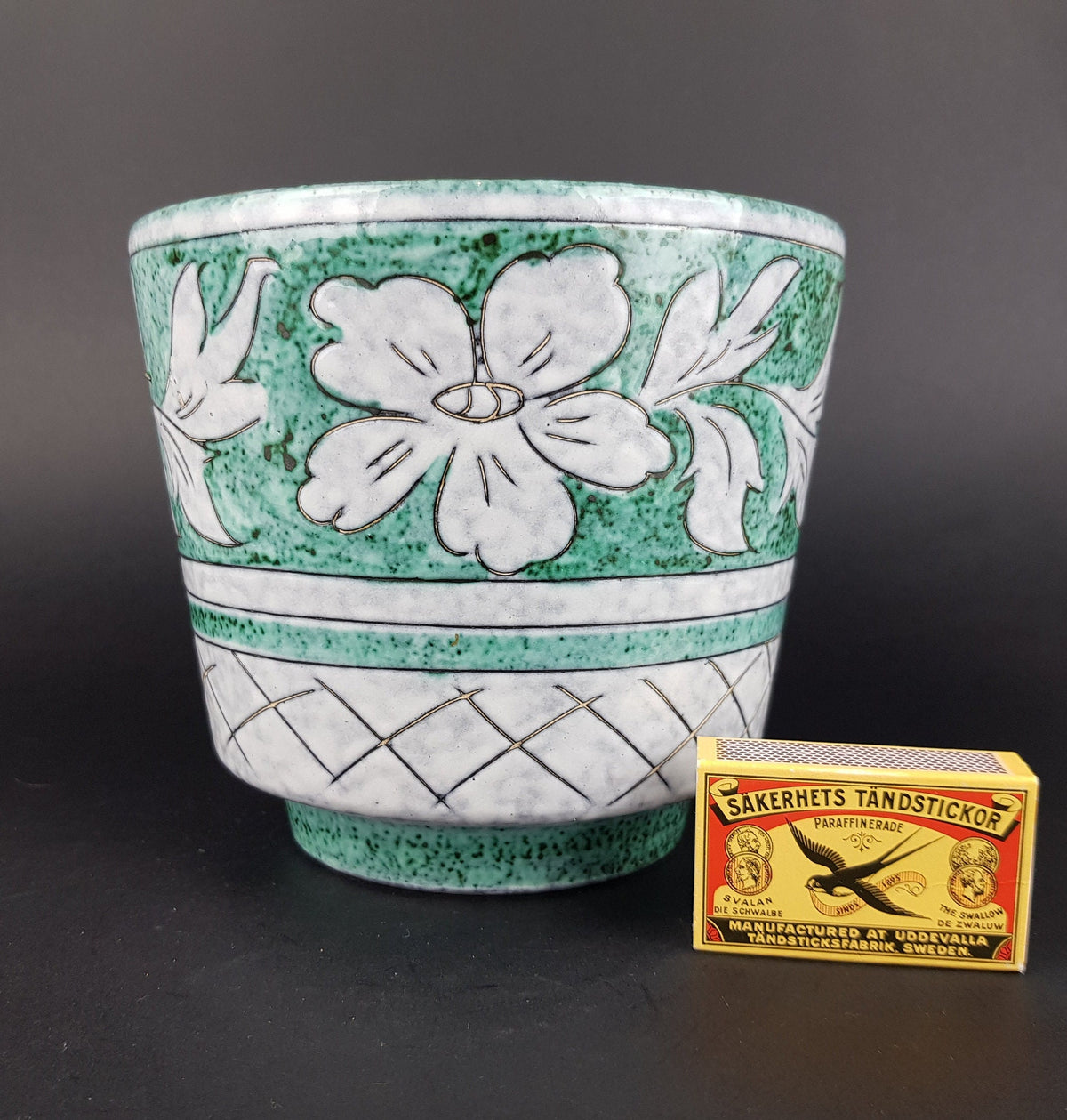 Vintage Italian PLANTER / FLOWER POT with Leaf Decor 1960s Alla Moda Ceramiche