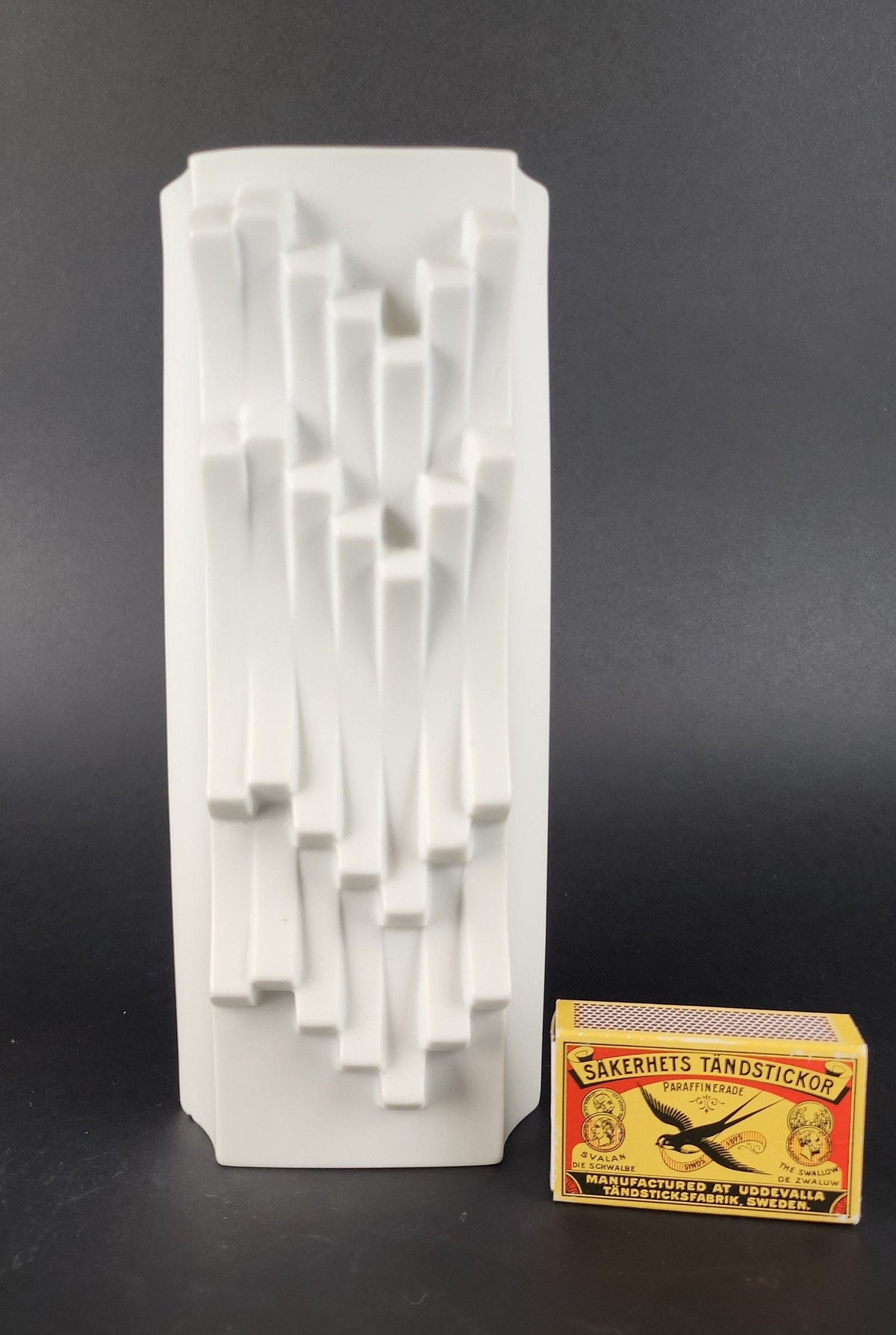 Vintage HUTSCHENREUTHER Archais Op Art Porcelain Vase 6337/20 by Heinrich Fuchs – White Bisque Porcelain – West Germany – 1970s