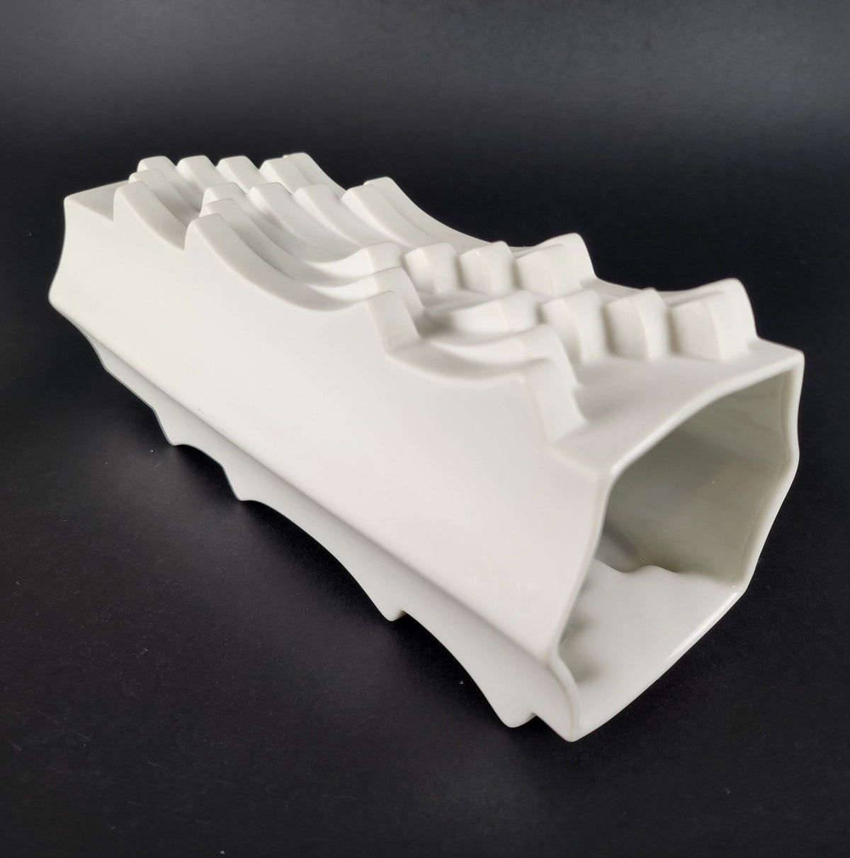Vintage HUTSCHENREUTHER Archais Op Art Porcelain Vase 6337/20 by Heinrich Fuchs – White Bisque Porcelain – West Germany – 1970s