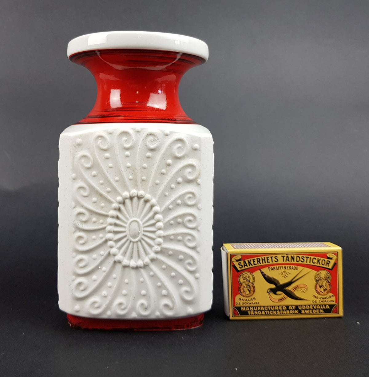 Vintage KERAFINA Porzellanfabrik White Biscuit Porcelain Vase with Red Accents and Relief Decor 724/2 – Royal KPM Bavaria West Germany 1970s