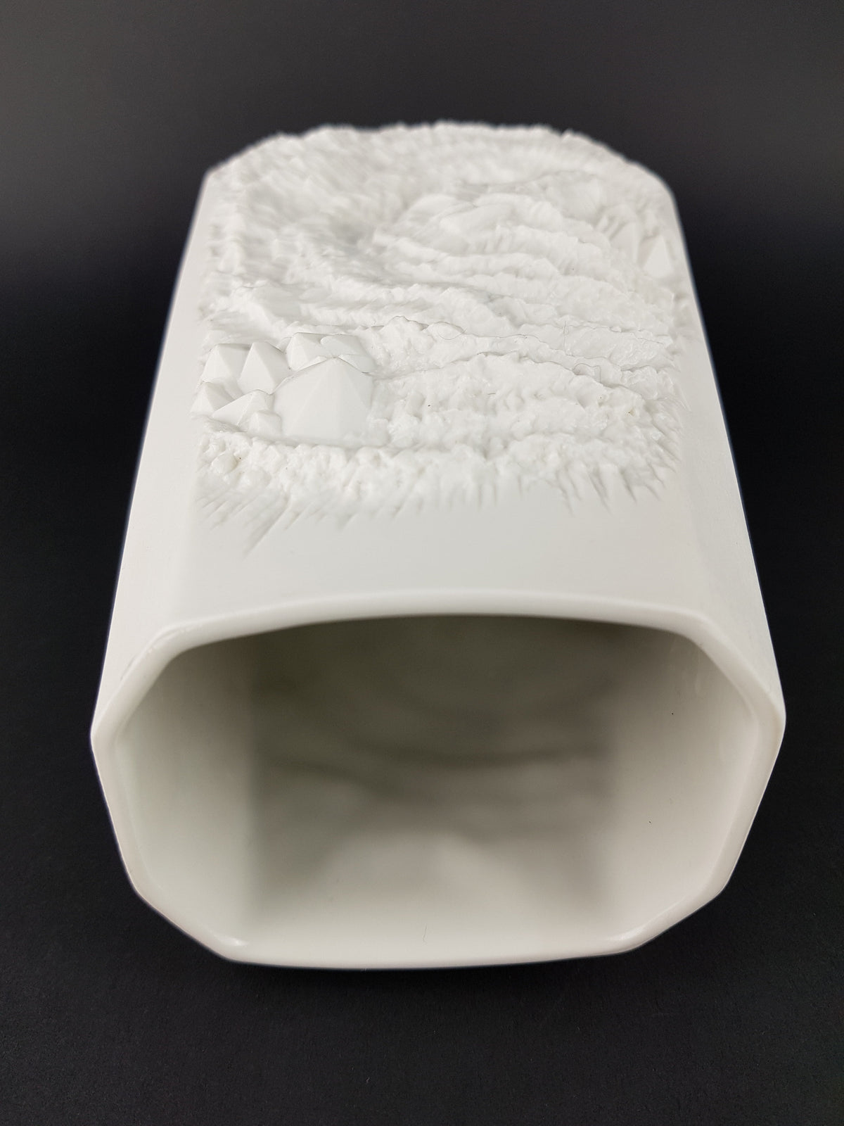 Vintage AK KAISER Op Art Vase Bergkristall Series by Martin Freyer 276/1 White Bisque Porcelain West Germany 1972