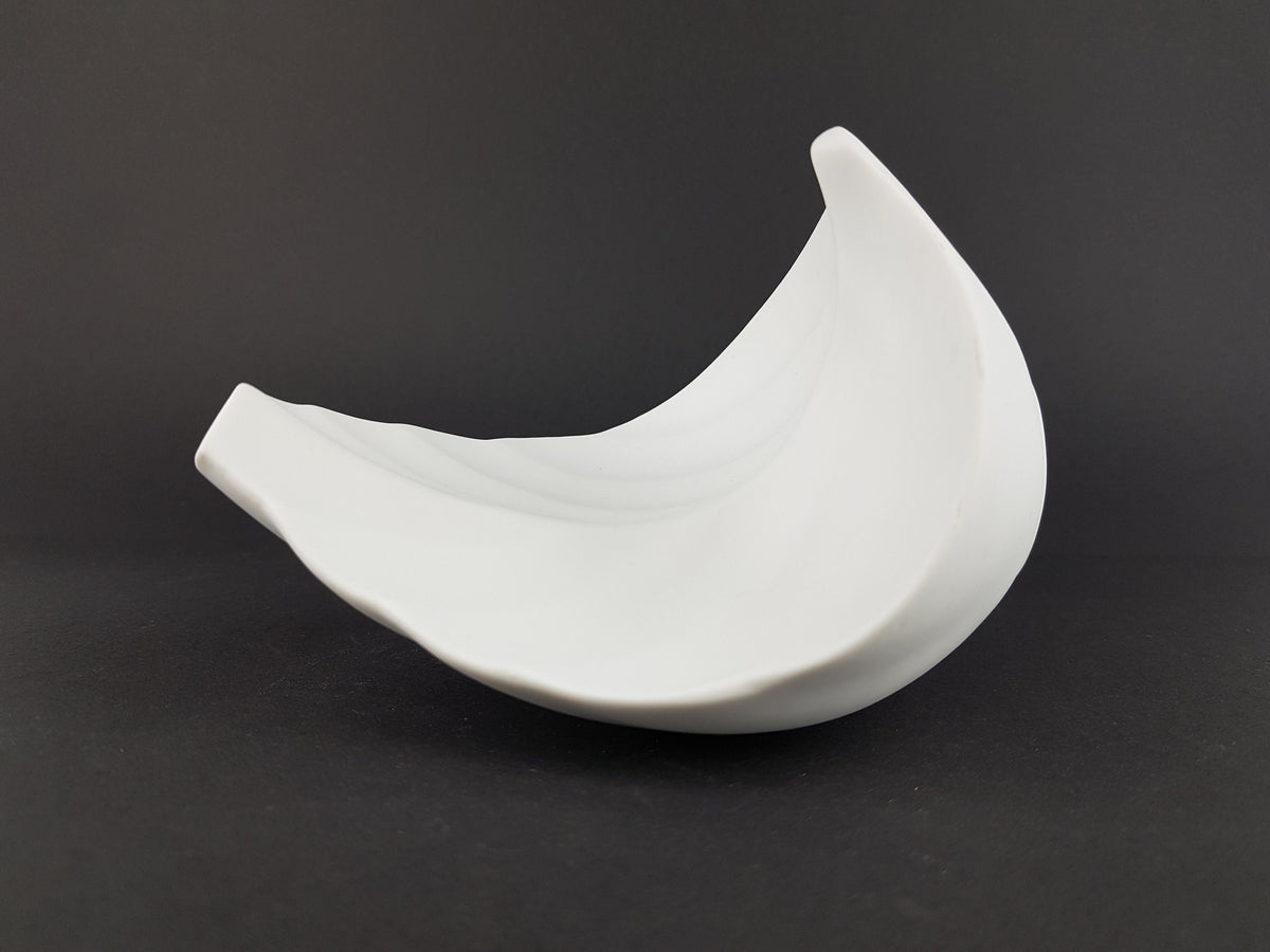Vintage HUTSCHENREUTHER White Curved Leaf Vase 1970s
