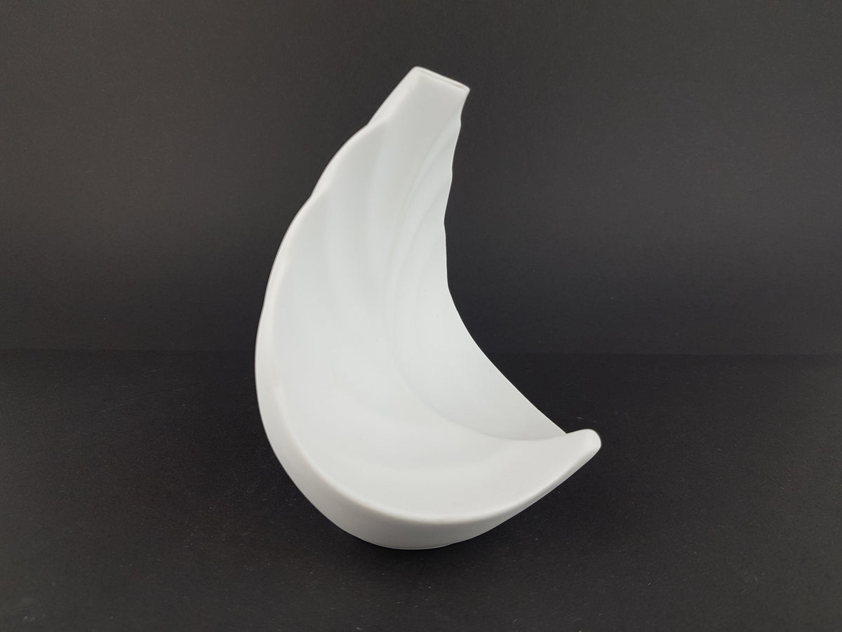 Vintage HUTSCHENREUTHER White Curved Leaf Vase 1970s