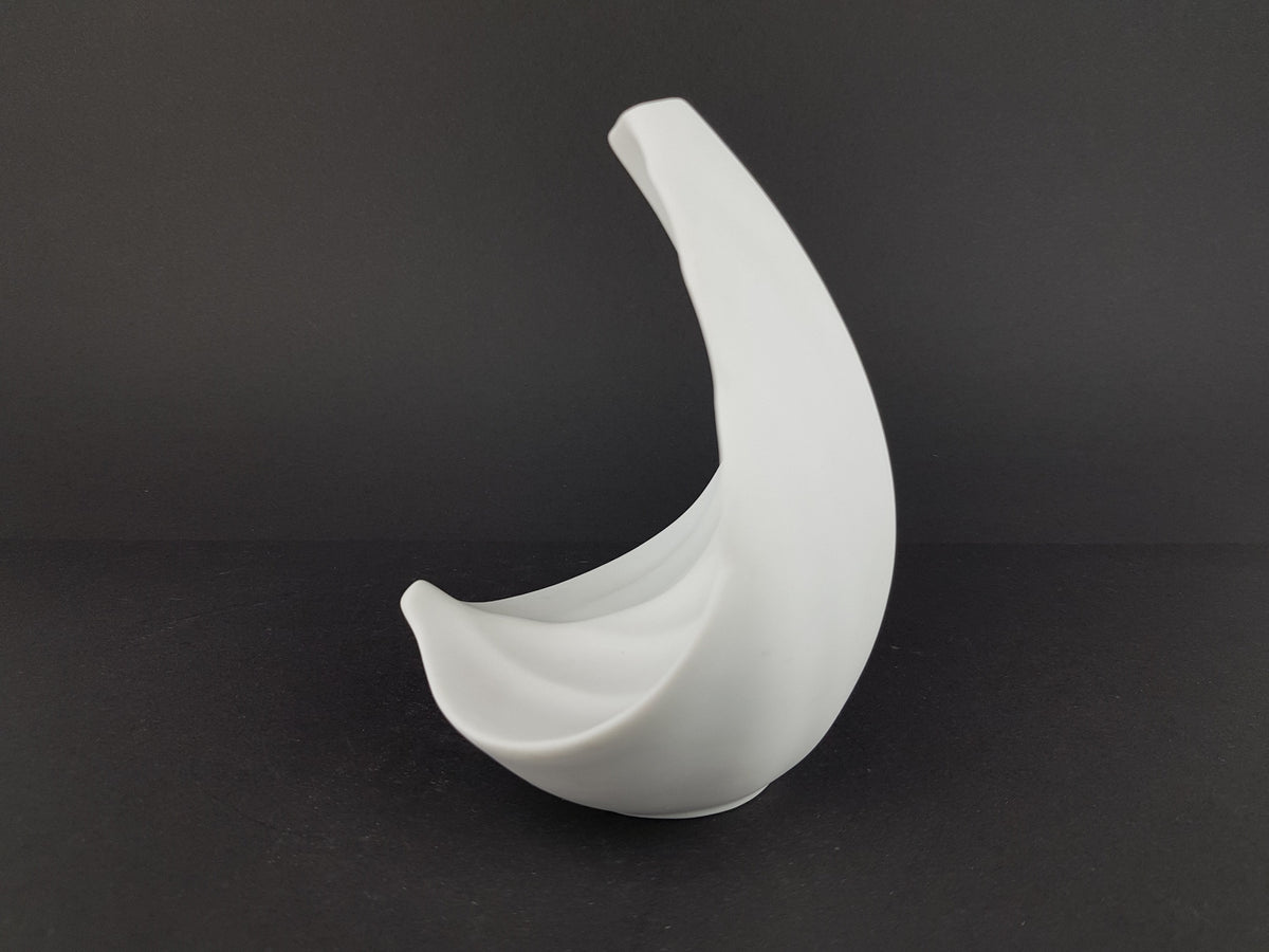 Vintage HUTSCHENREUTHER White Curved Leaf Vase 1970s
