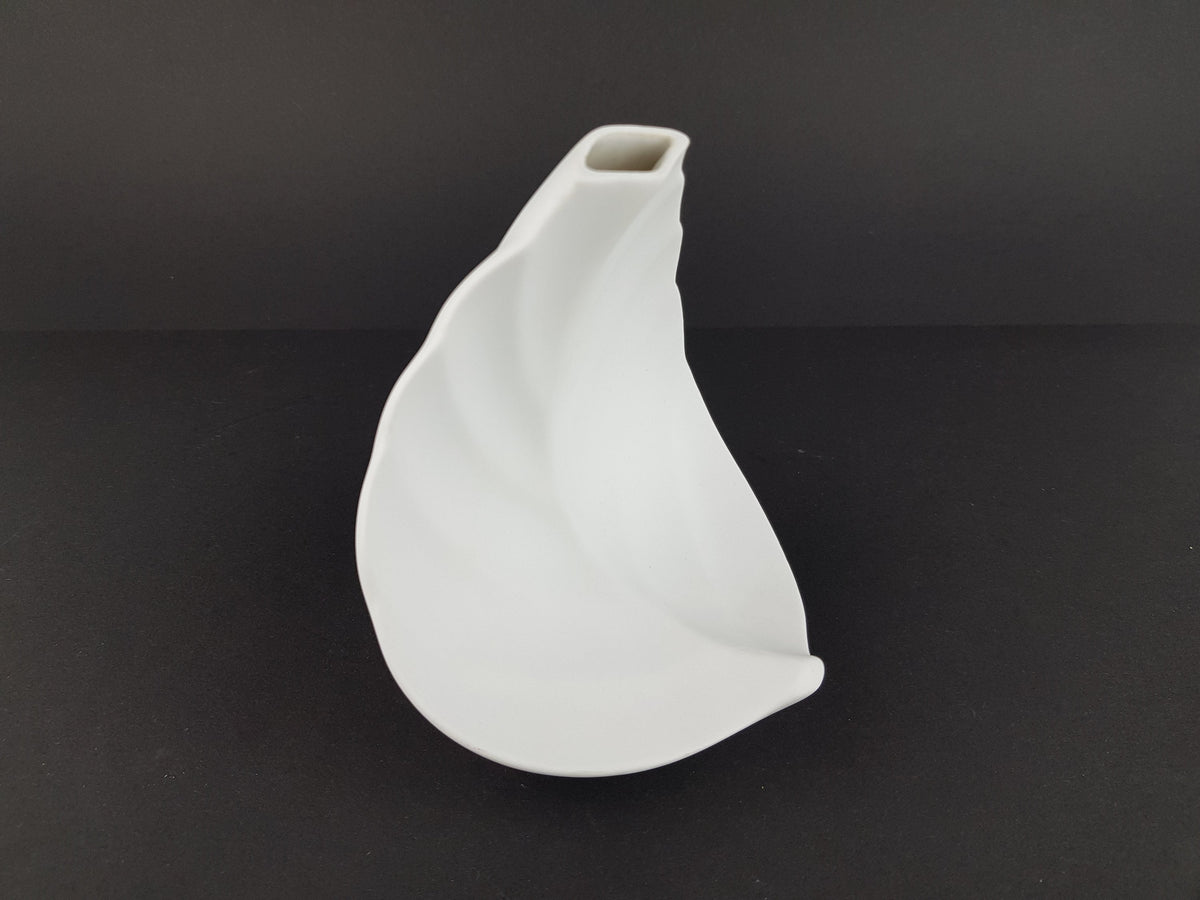 Vintage HUTSCHENREUTHER White Curved Leaf Vase 1970s