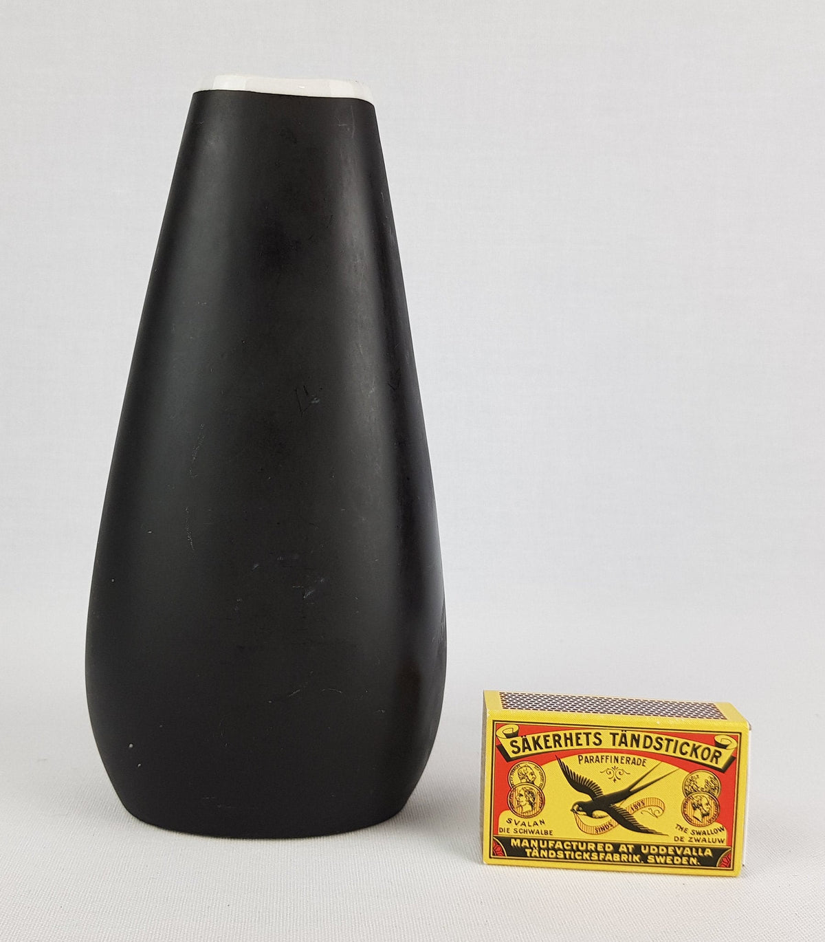 Vintage GEROLD PORZELLAN Black Porcelain Vase With Flower Decor 6807/3 West Germany 1960-70s Fat Lava Era