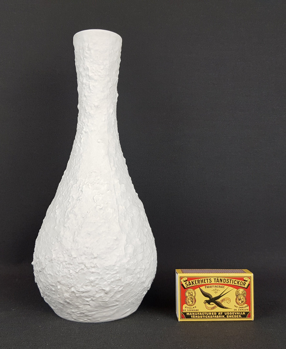 Vintage EDELSTEIN PORZELLAN White Porcelain Relief Decor Vase 1119-1 West German Pottery Bavaria 1960s