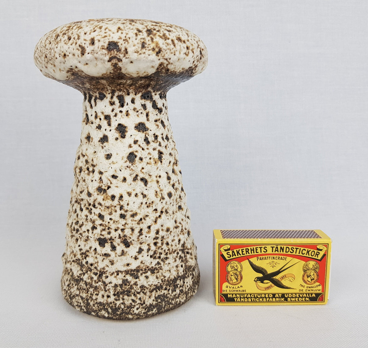Vintage VEST KERAMIEK Beige Fat Lava Vase Dutch Pottery 1970s Marius van Woerden