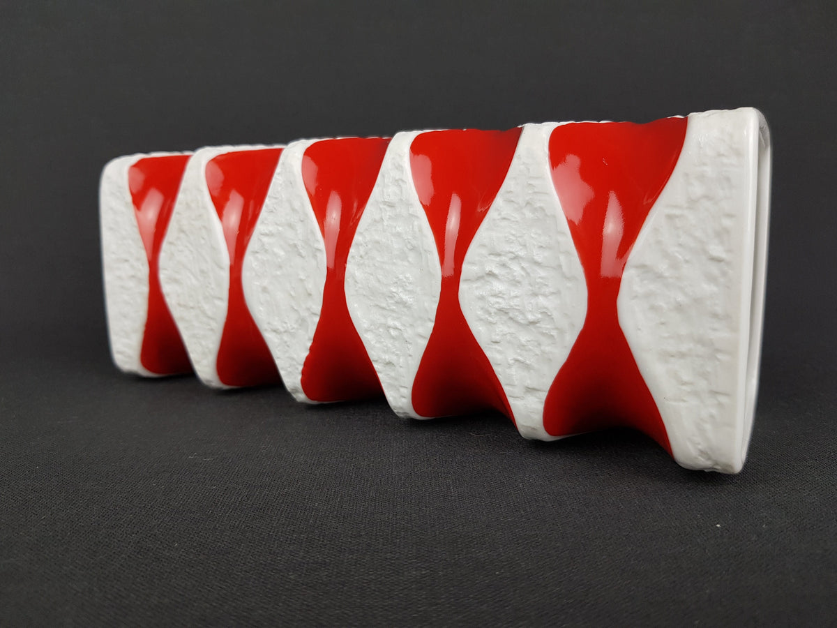 Vintage KERAFINA Porzellanfabrik Red and White Op Art Vase 640/2 – Royal KPM Bavaria – Designed by Ernst Fenzl – West Germany 1970s