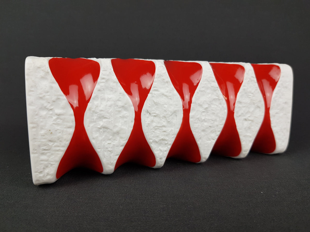 Vintage KERAFINA Porzellanfabrik Red and White Op Art Vase 640/2 – Royal KPM Bavaria – Designed by Ernst Fenzl – West Germany 1970s