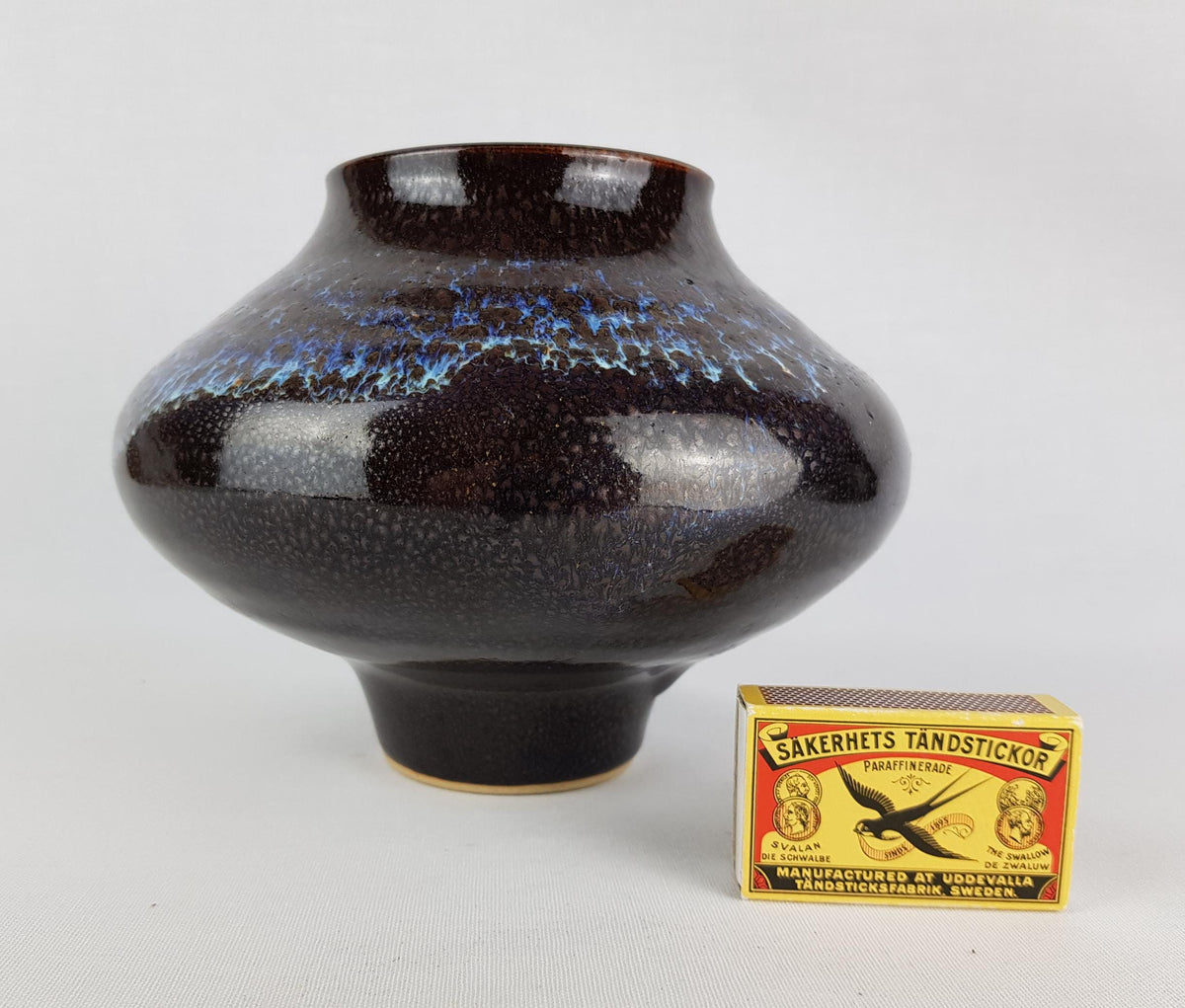 Vintage Studio Art Pottery by GORGE HOHLT Blue Ufo Shaped Vase With Freckles Decor For Werkstatt Hohlt Katzbach 1960s