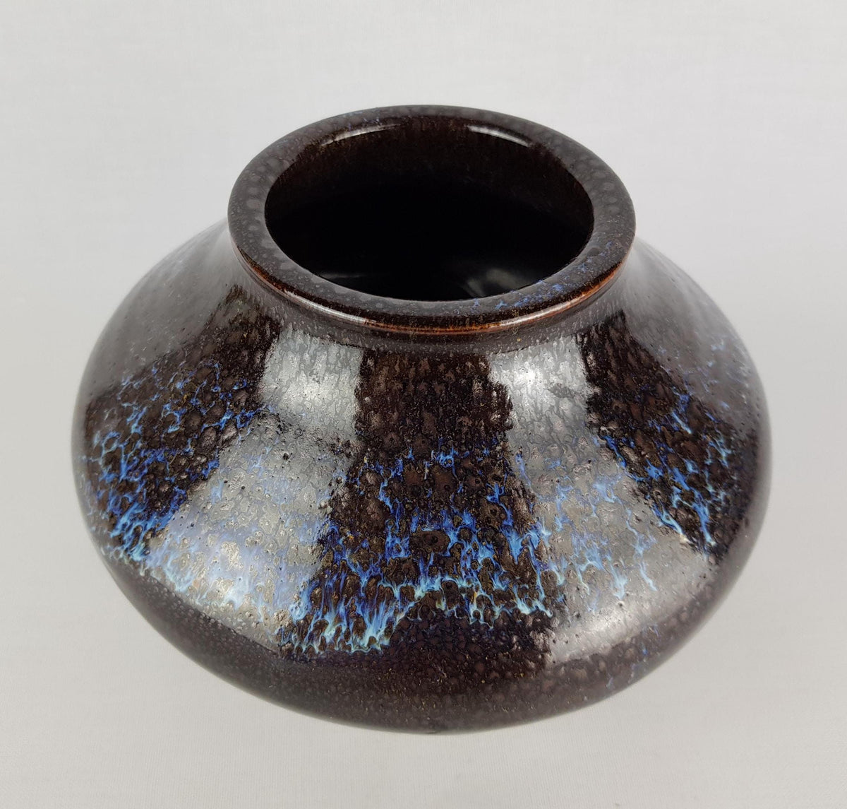 Vintage Studio Art Pottery by GORGE HOHLT Blue Ufo Shaped Vase With Freckles Decor For Werkstatt Hohlt Katzbach 1960s