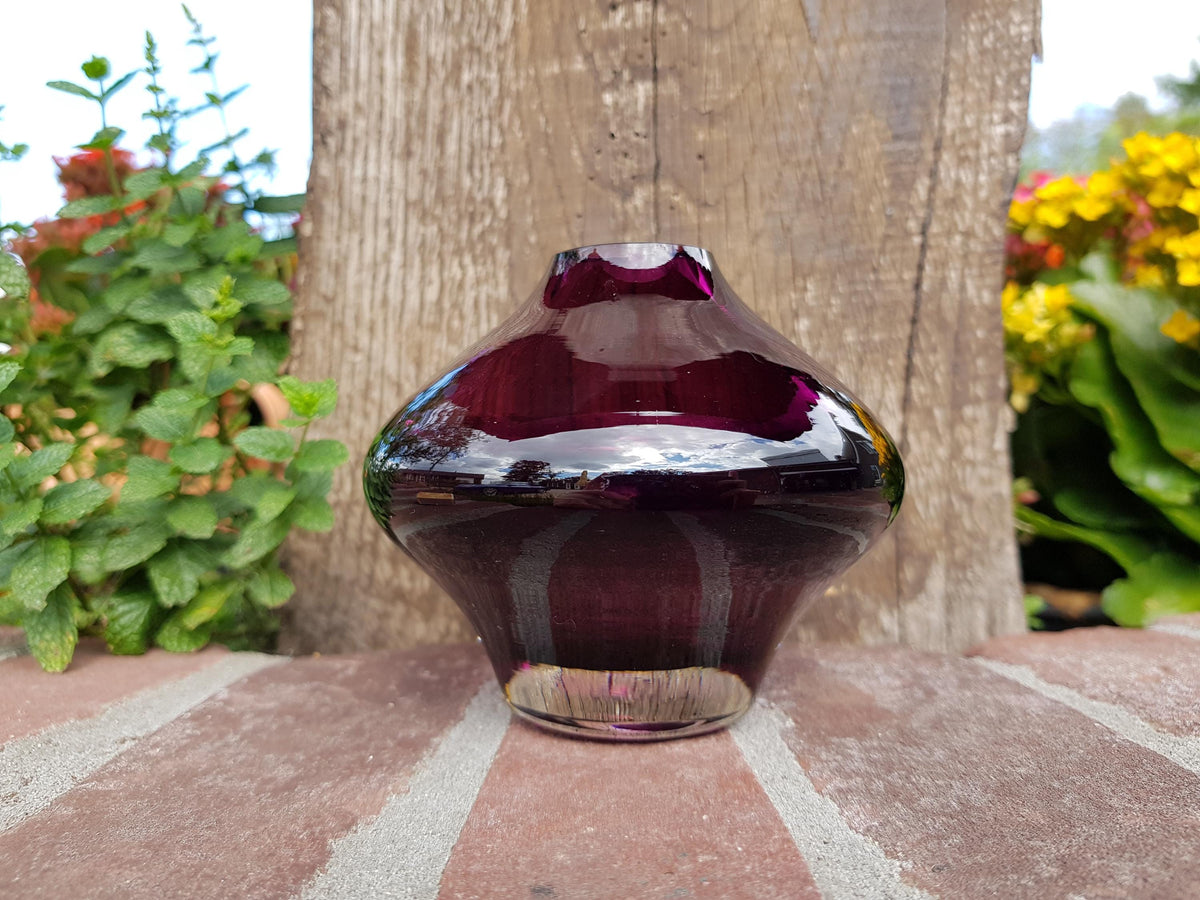 Vintage RIIHIMAEN LASI Purple Glass Vase no. 1432 Model Stromboli by Aimo Okkolin 1963-69