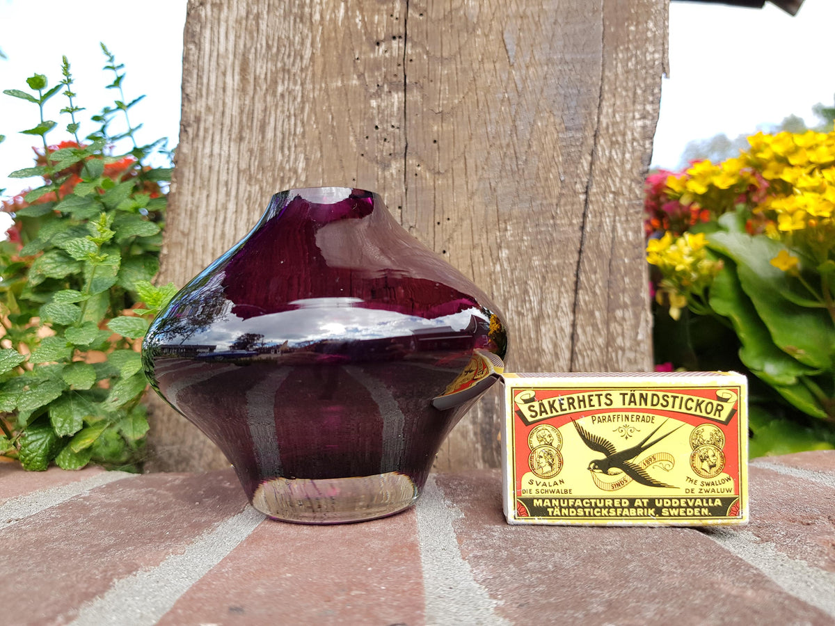 Vintage RIIHIMAEN LASI Purple Glass Vase no. 1432 Model Stromboli by Aimo Okkolin 1963-69