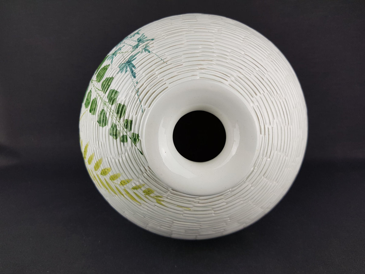Vintage BITOSSI Flavia Montelupo White Ball Vase with Green Relief Flower Decor 9-9 Italy