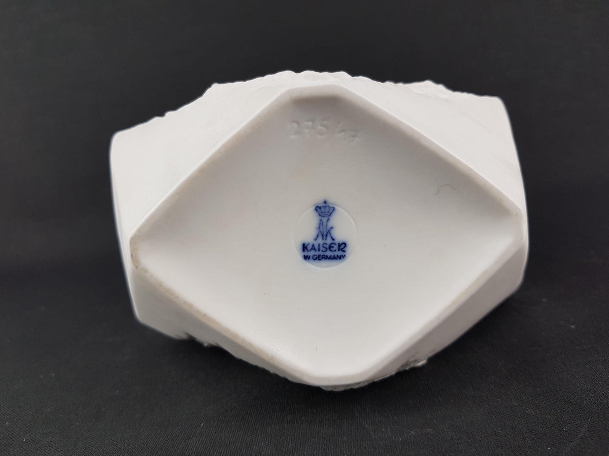 Vintage AK KAISER Biscuit Porcelain Vase Bergkristall Series 275/17 by Martin Freyer White Diamond Vase West Germany 1970s