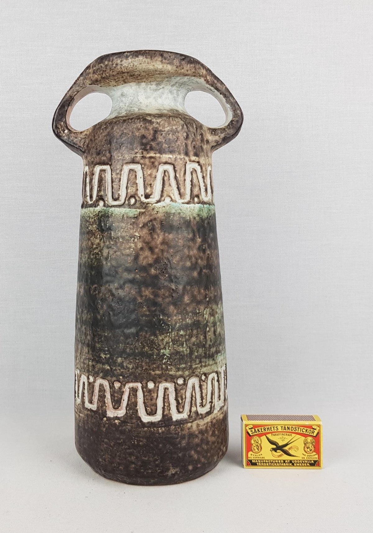 Vintage HEISSNER KERAMIK Relief Vase V32 East German Pottery DDR by August Heissner 1960s