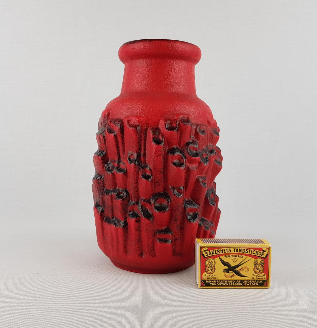 Vintage CARSTENS KERAMIK Luxus Series Red Vase 7583 with Relief Decor West German Pottery 1960-70s