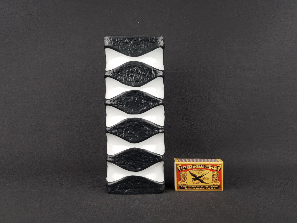 Vintage KERAFINA Porzellanfabrik Black and White Op Art Vase 640/2 – Royal KPM Bavaria – Designed by Ernst Fenzl – West Germany 1970s
