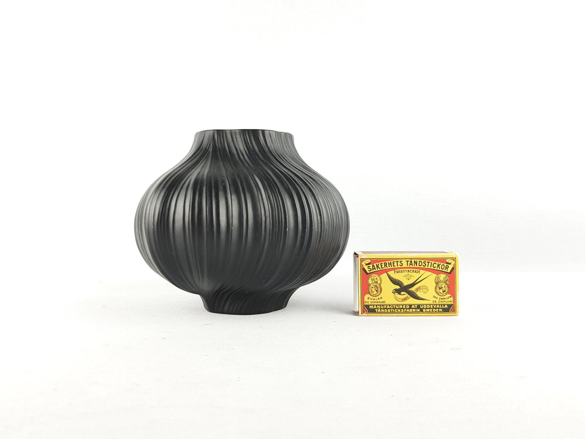 Vintage ROSENTHAL Studio Linie Porcelaine Noire Relief Vase 1970s by Martin Freyer West Germany