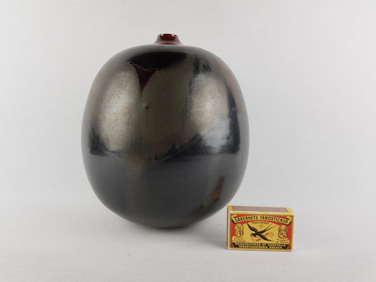 Vintage JAPANESE ART POTTERY Dark Brown Vase with metallic colors, Japanese studio pottery, high-fire reduction, late 20th century.