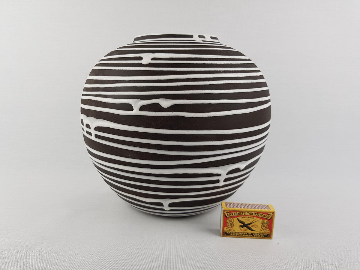 Vintage SCHLOSSBERG KERAMIK Ball Vase 109-23 with Roulette decor by Liesel Spornhauer 1950s