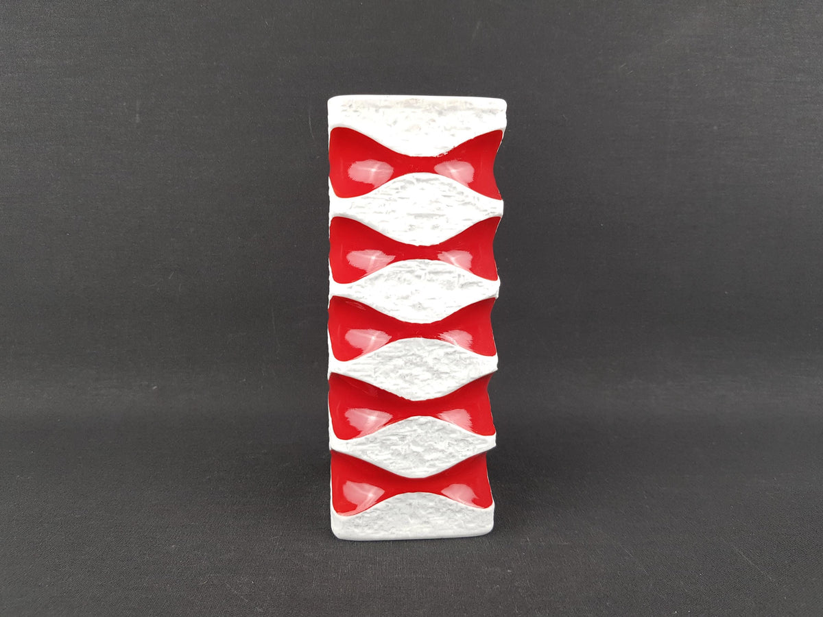 Vintage KERAFINA Porzellanfabrik Red and White Op Art Vase 640/2 – Royal KPM Bavaria – Designed by Ernst Fenzl – West Germany 1970s