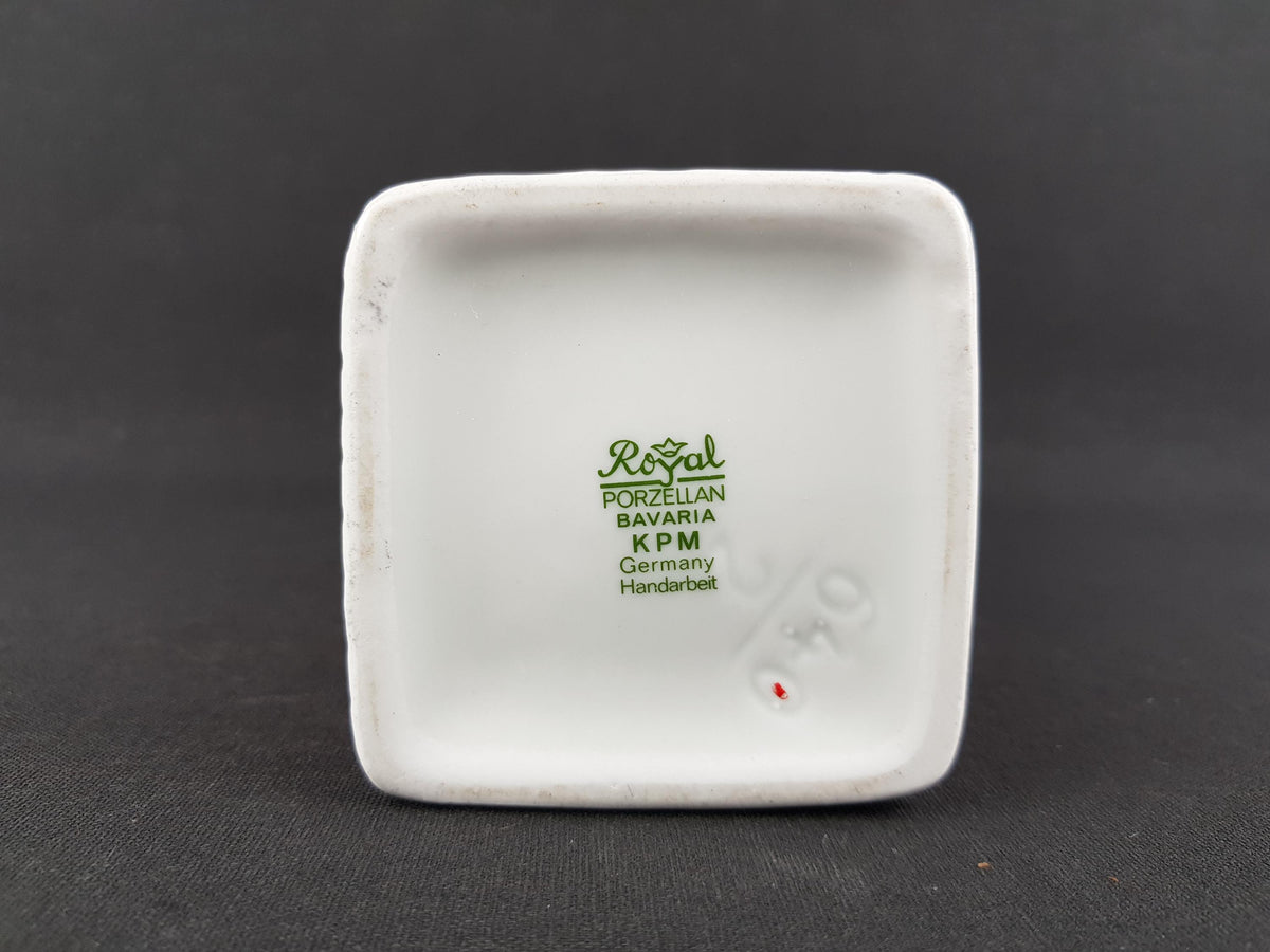 Vintage KERAFINA Porzellanfabrik Red and White Op Art Vase 640/2 – Royal KPM Bavaria – Designed by Ernst Fenzl – West Germany 1970s