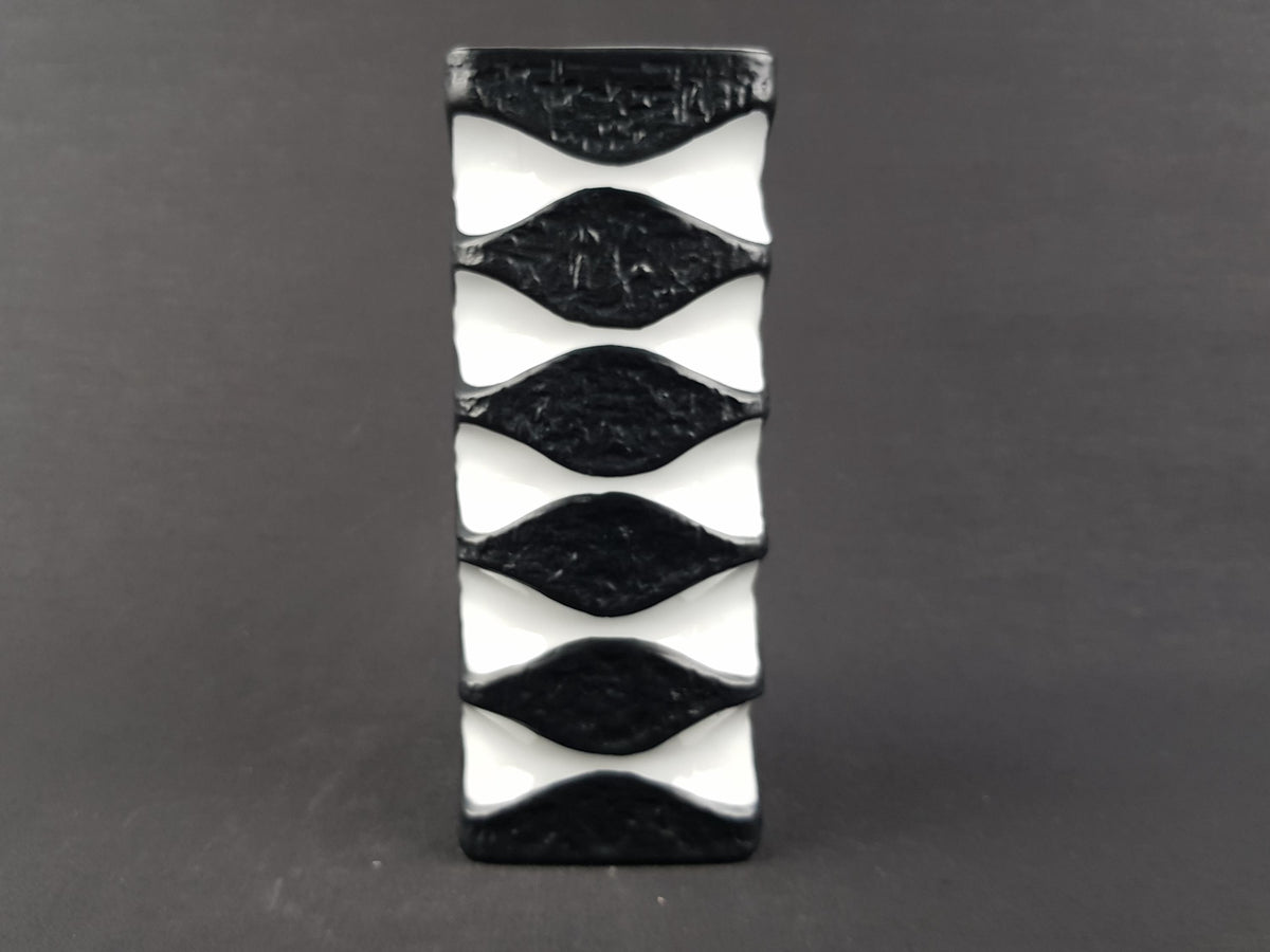 Vintage KERAFINA Porzellanfabrik Black and White Op Art Vase 640/2 – Royal KPM Bavaria – Designed by Ernst Fenzl – West Germany 1970s