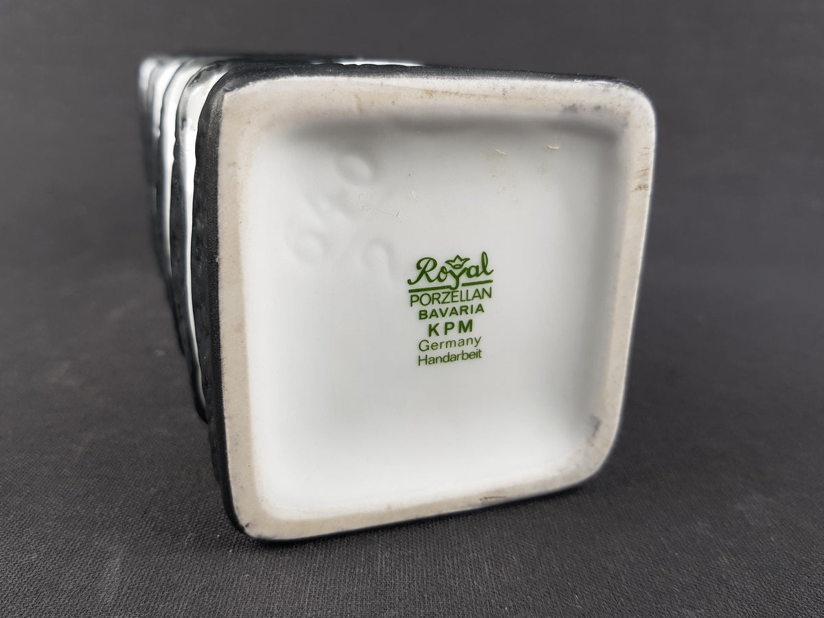 Vintage KERAFINA Porzellanfabrik Black and White Op Art Vase 640/2 – Royal KPM Bavaria – Designed by Ernst Fenzl – West Germany 1970s