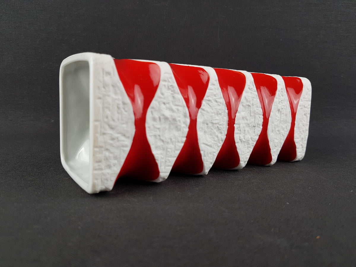 Vintage KERAFINA Porzellanfabrik Red and White Op Art Vase 640/2 – Royal KPM Bavaria – Designed by Ernst Fenzl – West Germany 1970s