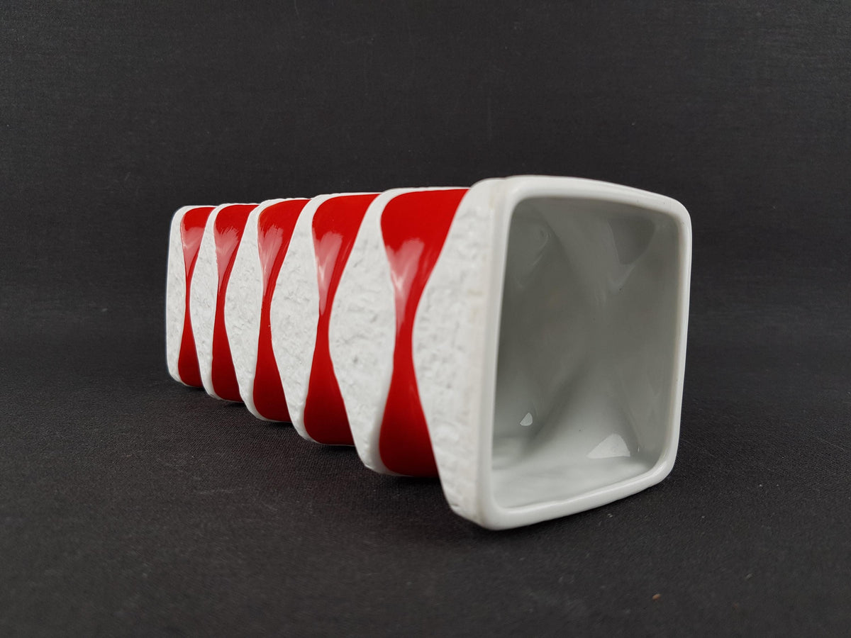 Vintage KERAFINA Porzellanfabrik Red and White Op Art Vase 640/2 – Royal KPM Bavaria – Designed by Ernst Fenzl – West Germany 1970s