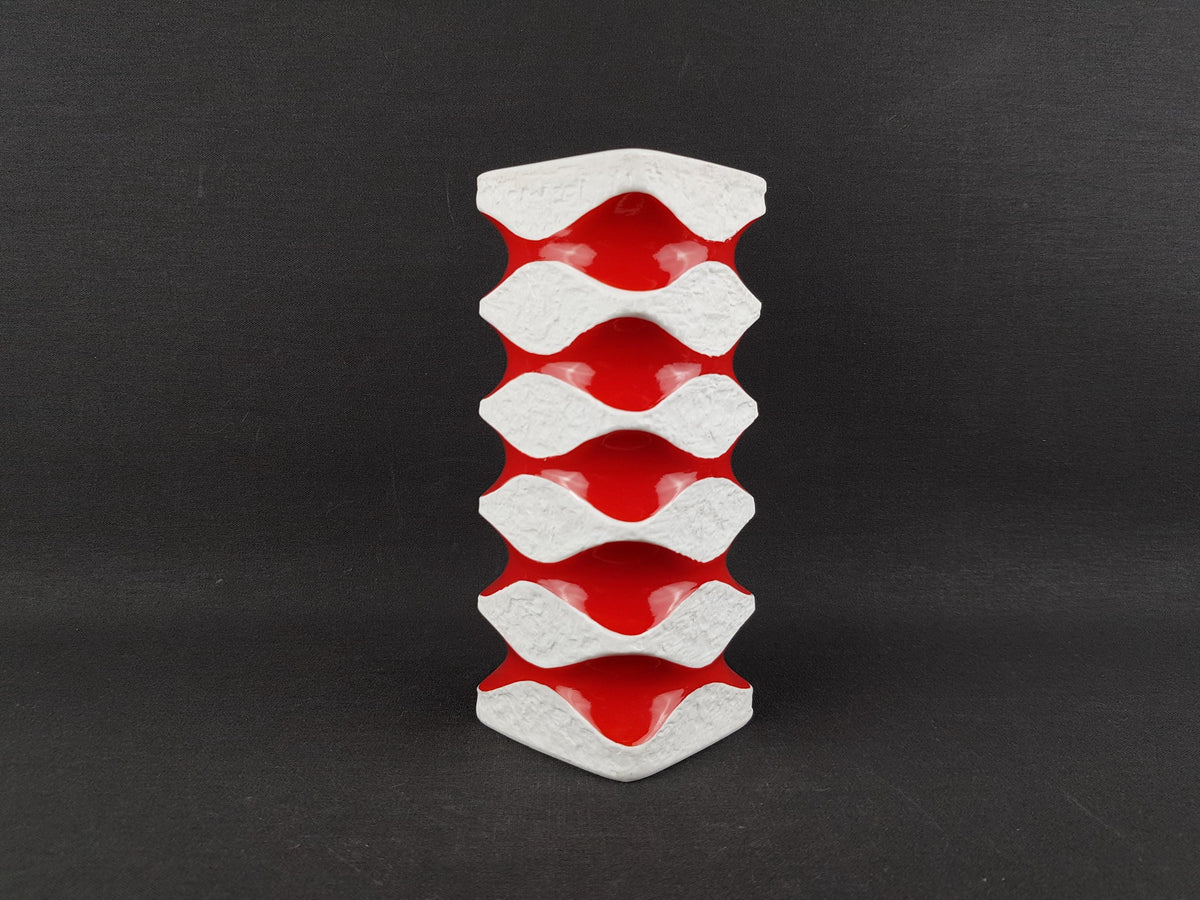 Vintage KERAFINA Porzellanfabrik Red and White Op Art Vase 640/2 – Royal KPM Bavaria – Designed by Ernst Fenzl – West Germany 1970s