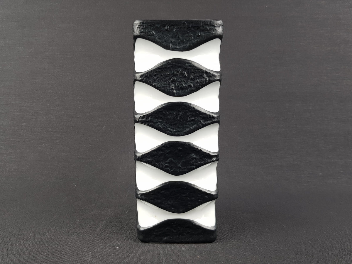 Vintage KERAFINA Porzellanfabrik Black and White Op Art Vase 640/2 – Royal KPM Bavaria – Designed by Ernst Fenzl – West Germany 1970s