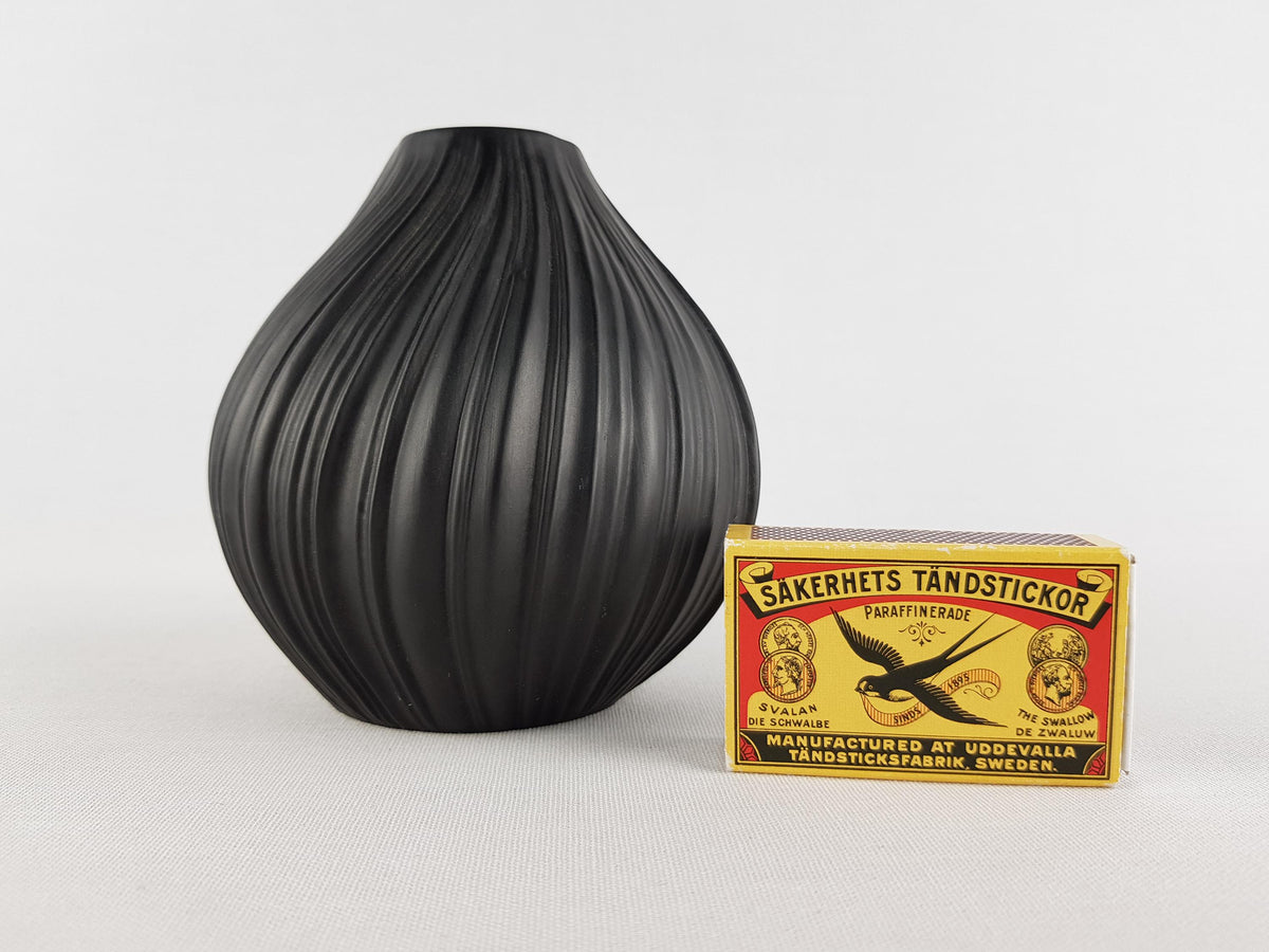 Vintage ROSENTHAL Studio Linie Porcelaine Noire Relief Vase 1970s by Martin Freyer West Germany