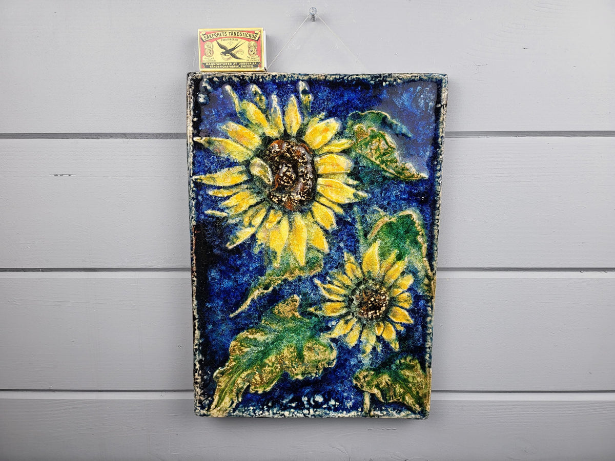 Vintage KARLSRUHER MAJOLIKA KERAMIK Wall Plaque Fliese Sonnenblumen Sun FLower Decor By Werner Meschede West German Pottery 1966-1978